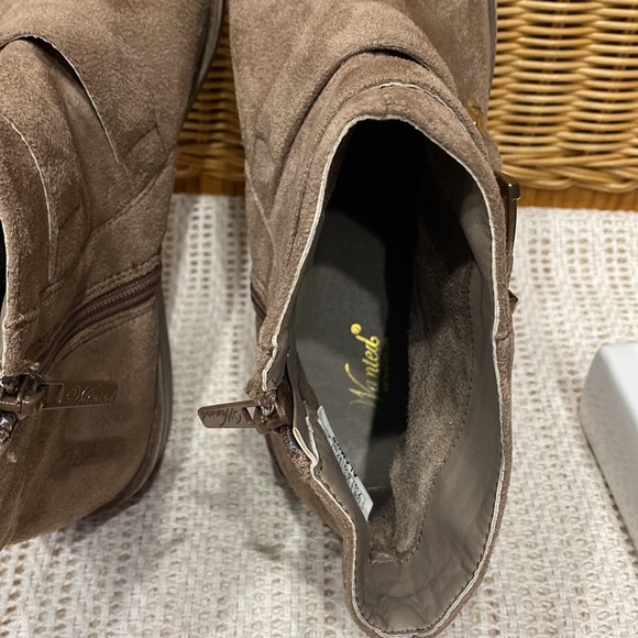 Wanted Faux Suede Ankle Booties With Golden Buckles ! - Picture 8 of 10